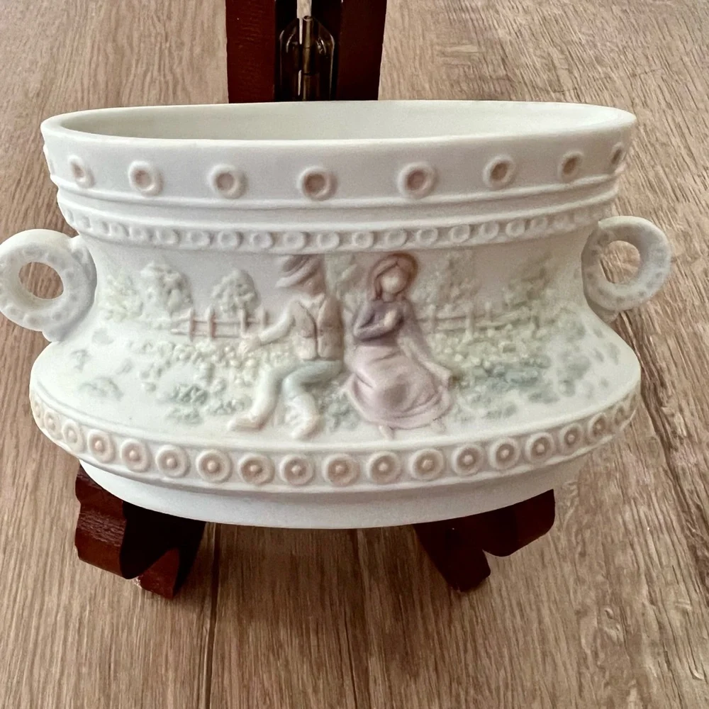 1984 LLADRO Children In Garden Small Matte Bisque Bowl Vase By Jose Roig RETIRED